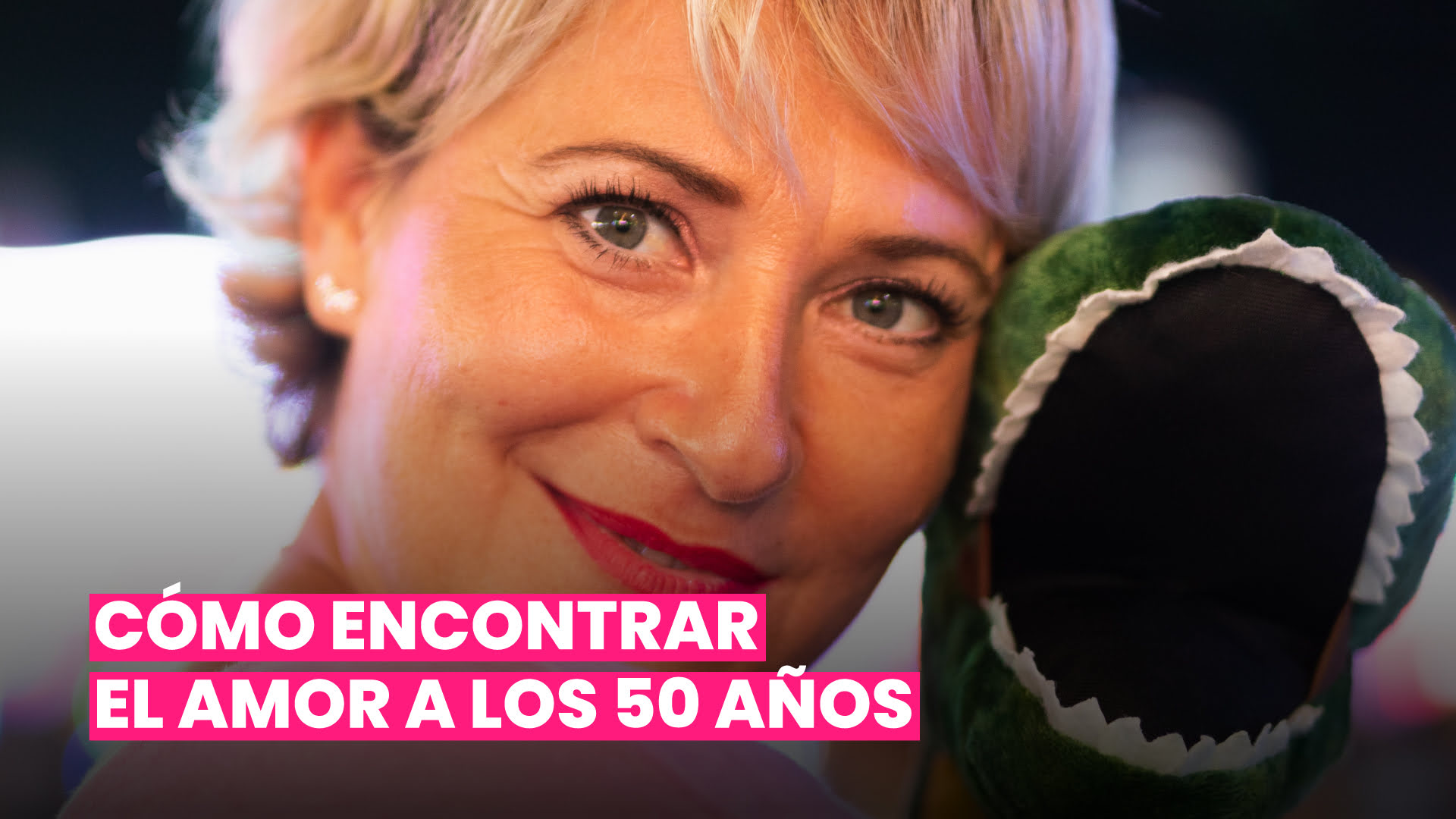 mujer-en-busca-de-amor-a-los-50-en-la-aplicacion-de-citas