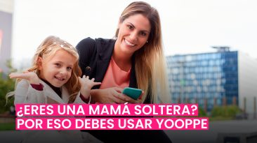 mama-enviando-mensajes-de-texto-por-telefono